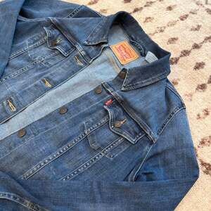 Levi's Women's Original Trucker Denim Jacket, Medium Wash, Size XL